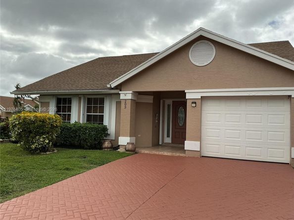 203 N Moccasin Trl N, Jupiter FL 33458