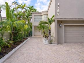 1769 Wa Kee Na Dr, Miami FL 33133