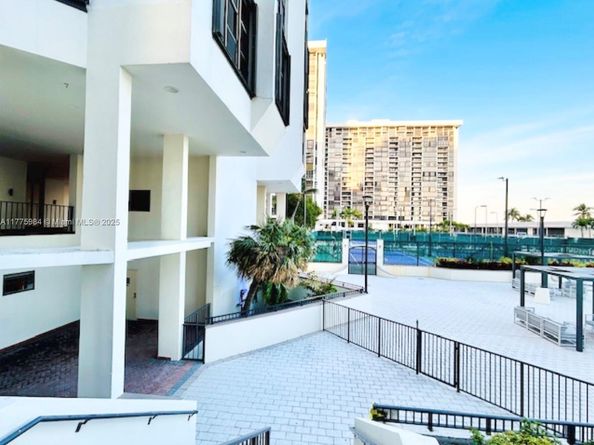 1925 Brickell Ave 1403, Miami FL 33129