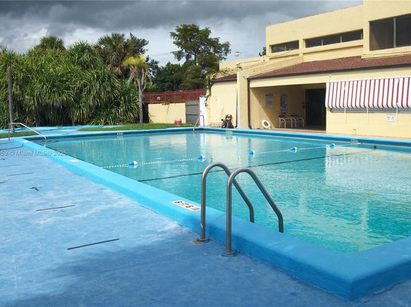 3900 W 8th Ln 16, Hialeah FL 33012