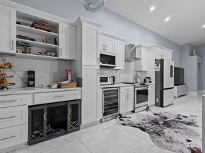 6952 NW 27th Ct, Margate FL 33063