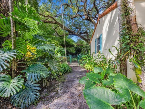 1100 El Rado St, Coral Gables FL 33134