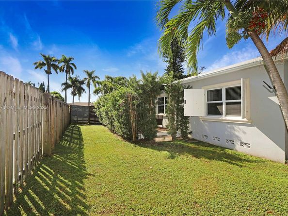 1441 Grant St, Hollywood FL 33020