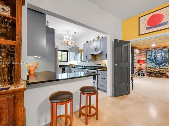 887 NE 145th St, North Miami FL 33161