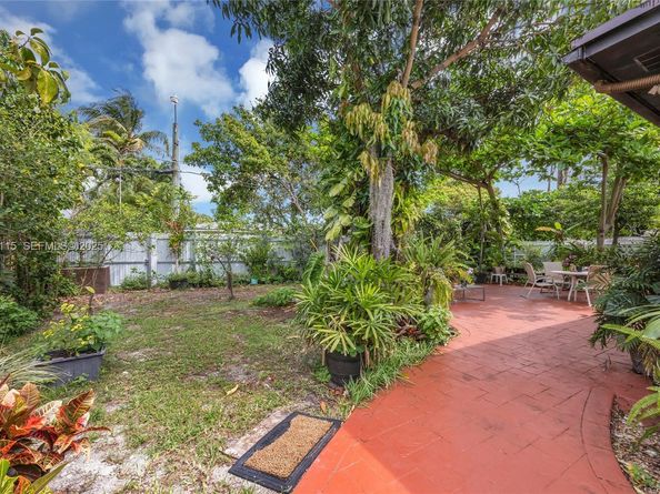 887 NE 145th St, North Miami FL 33161