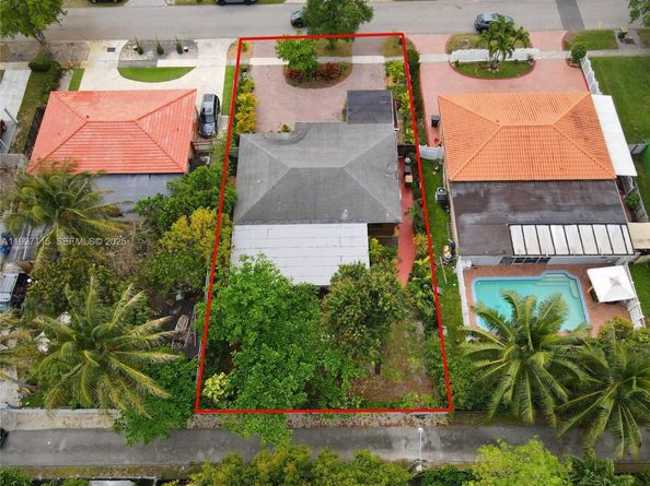 887 NE 145th St, North Miami FL 33161