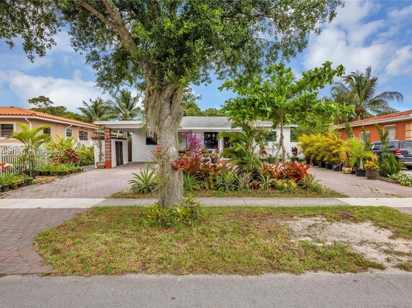 887 NE 145th St, North Miami FL 33161