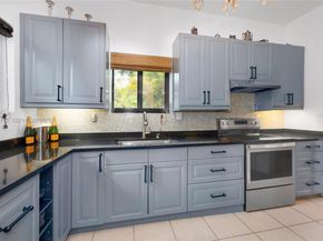 887 NE 145th St, North Miami FL 33161