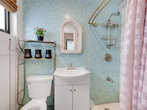 887 NE 145th St, North Miami FL 33161