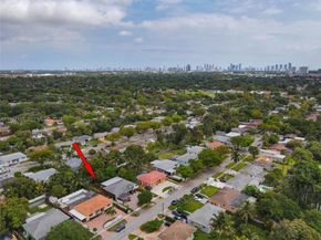 887 NE 145th St, North Miami FL 33161