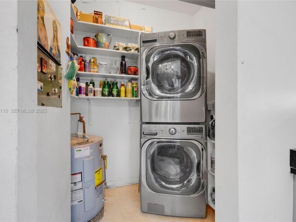 887 NE 145th St, North Miami FL 33161