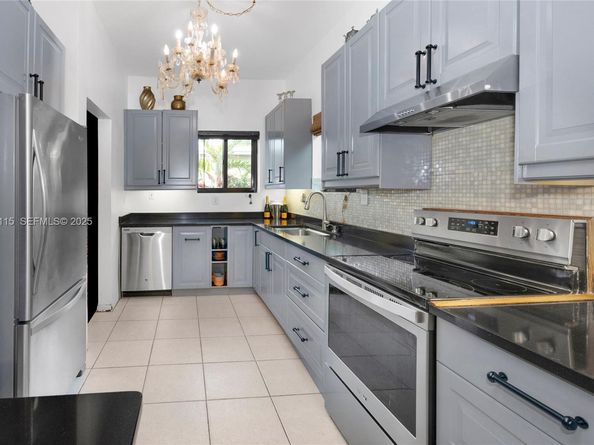 887 NE 145th St, North Miami FL 33161