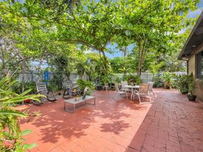 887 NE 145th St, North Miami FL 33161