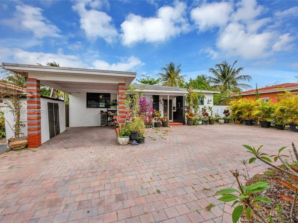 887 NE 145th St, North Miami FL 33161