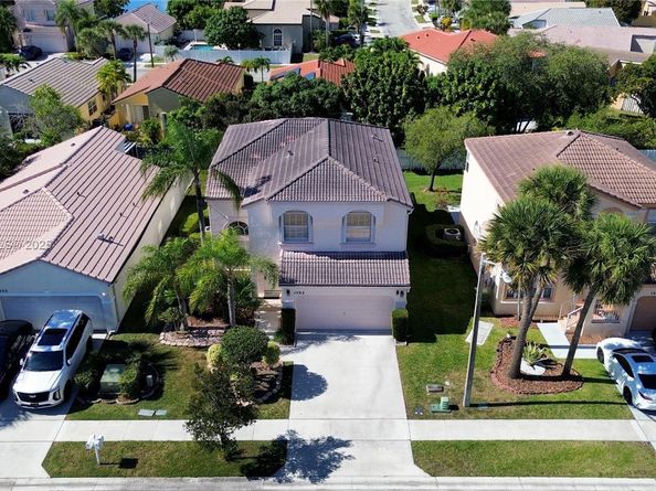 1562 NW 157th Ave, Pembroke Pines FL 33028