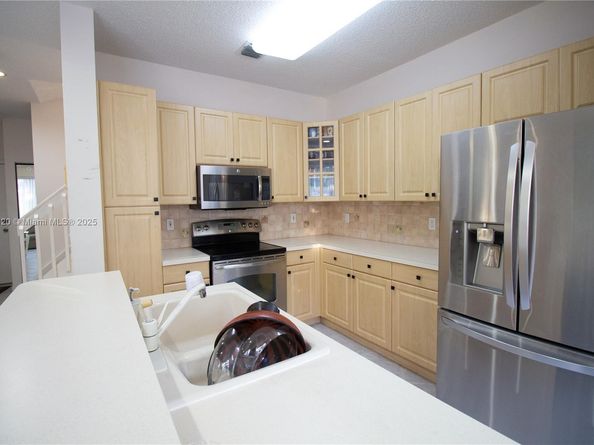 1562 NW 157th Ave, Pembroke Pines FL 33028