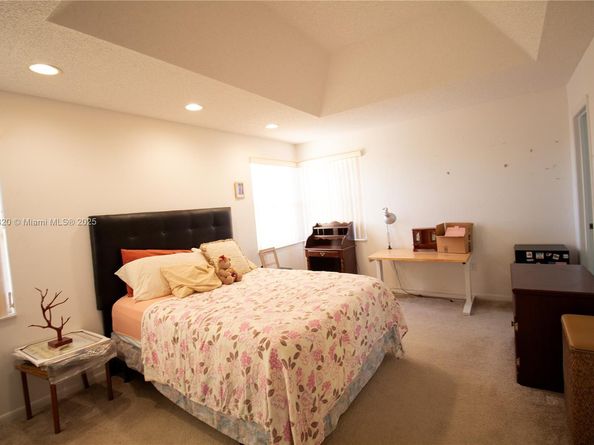 1562 NW 157th Ave, Pembroke Pines FL 33028