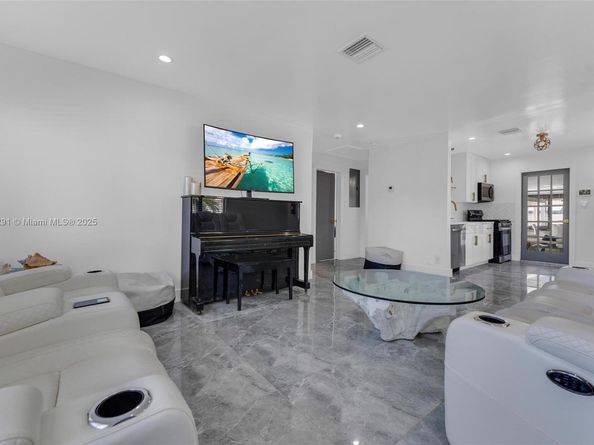 1600 Mayo St, Hollywood FL 33020