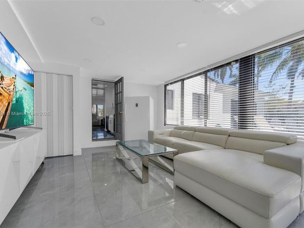 1600 Mayo St, Hollywood FL 33020