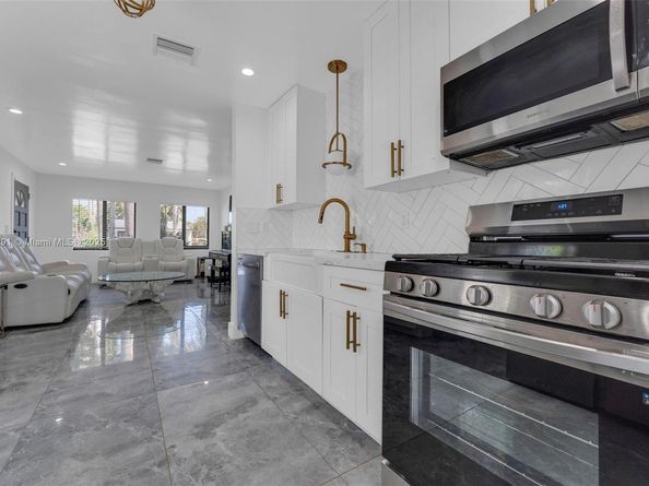 1600 Mayo St, Hollywood FL 33020