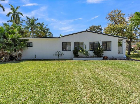 1600 Mayo St, Hollywood FL 33020