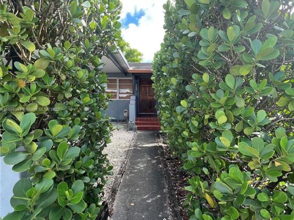 3160 SW 19th Ter, Miami FL 33145