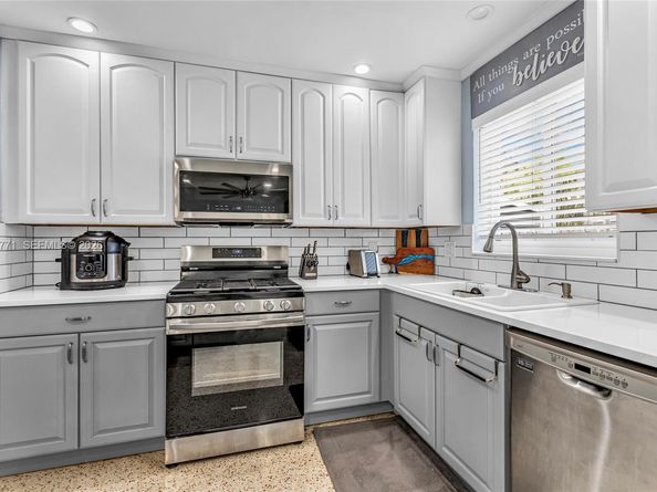 819 N 32nd Ave, Hollywood FL 33021
