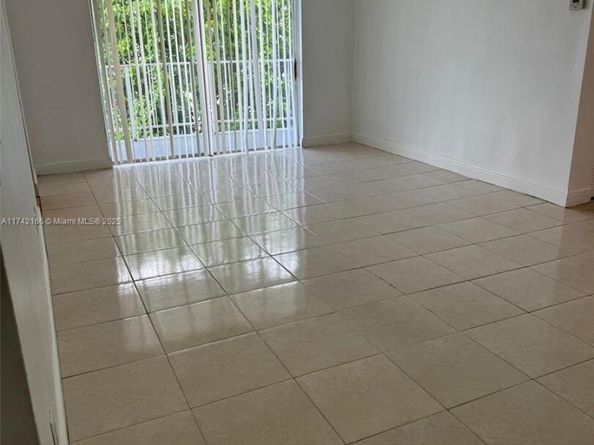 484 NW 165th St Rd A516, Miami FL 33169