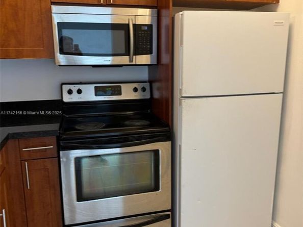 484 NW 165th St Rd A516, Miami FL 33169