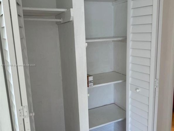 484 NW 165th St Rd A516, Miami FL 33169