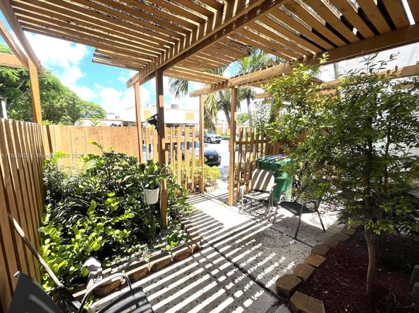 13190 SW 10th Ter, Miami FL 33184