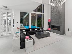 4433 N Bay Rd, Miami Beach FL 33140
