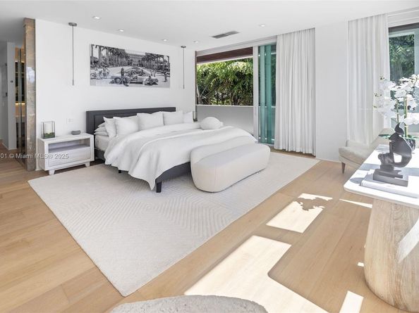 4433 N Bay Rd, Miami Beach FL 33140