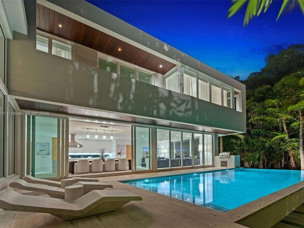 4433 N Bay Rd, Miami Beach FL 33140