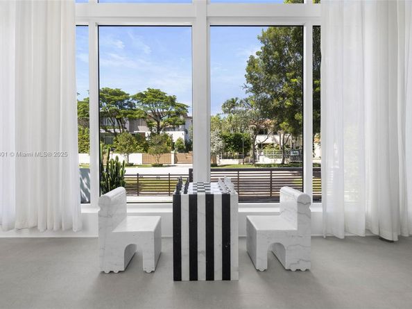 4433 N Bay Rd, Miami Beach FL 33140
