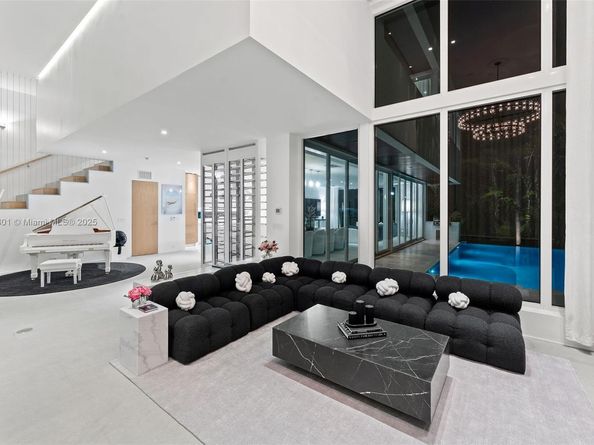 4433 N Bay Rd, Miami Beach FL 33140