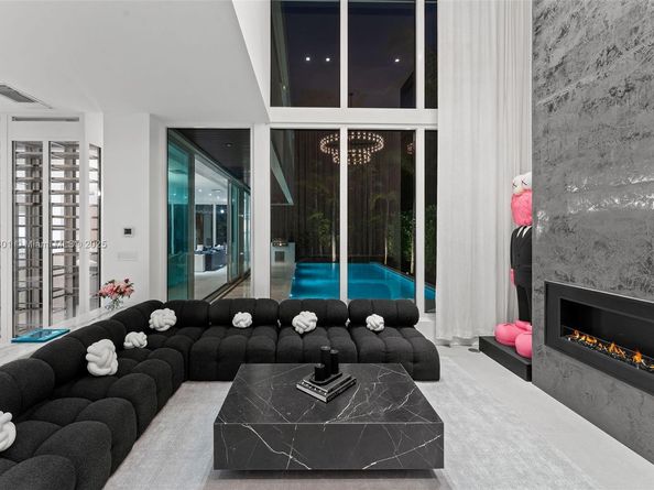 4433 N Bay Rd, Miami Beach FL 33140