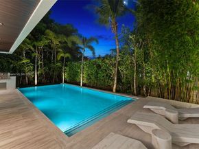 4433 N Bay Rd, Miami Beach FL 33140