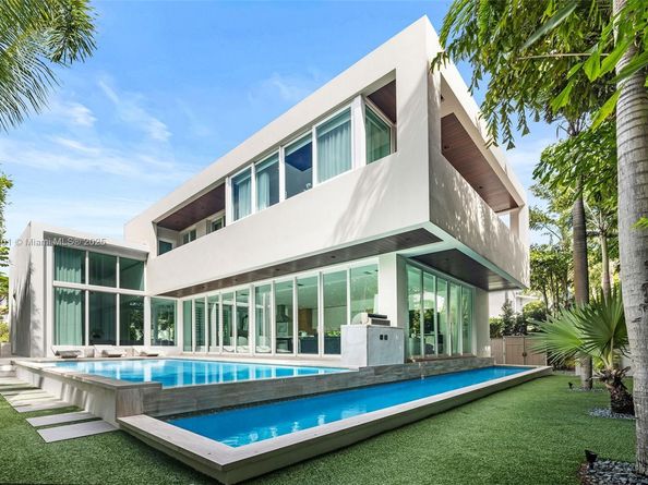 4433 N Bay Rd, Miami Beach FL 33140