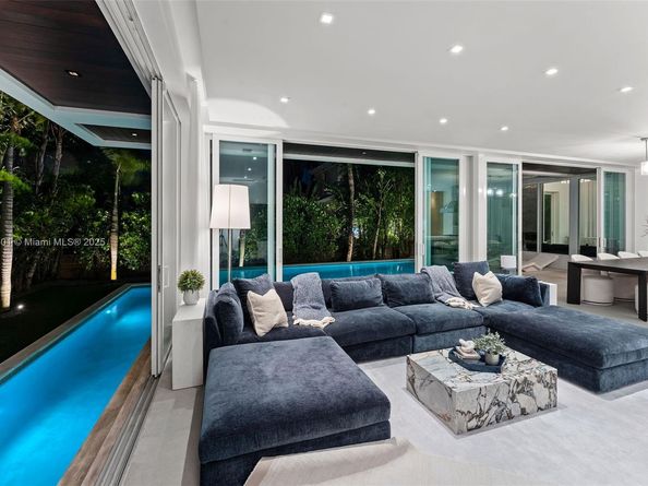 4433 N Bay Rd, Miami Beach FL 33140