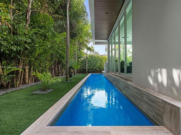 4433 N Bay Rd, Miami Beach FL 33140