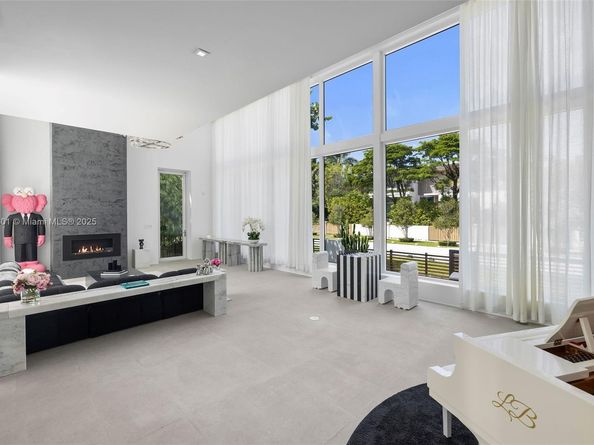 4433 N Bay Rd, Miami Beach FL 33140