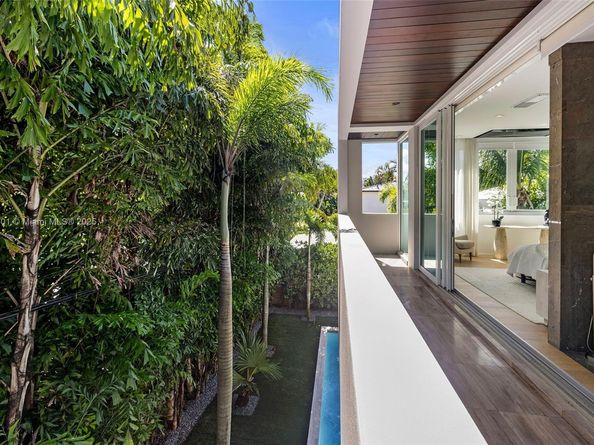 4433 N Bay Rd, Miami Beach FL 33140