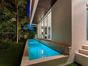 4433 N Bay Rd, Miami Beach FL 33140