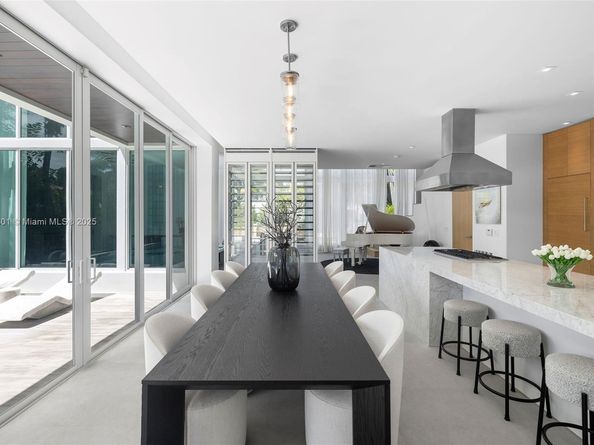 4433 N Bay Rd, Miami Beach FL 33140