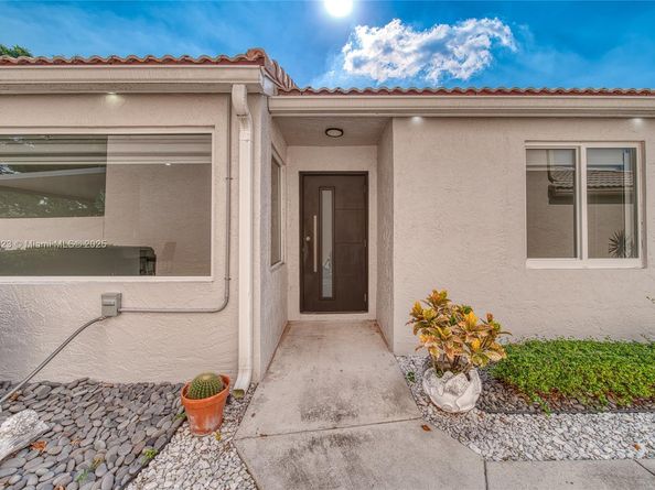 15819 NW 4th St, Pembroke Pines FL 33028