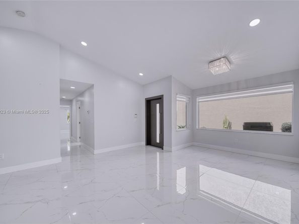 15819 NW 4th St, Pembroke Pines FL 33028