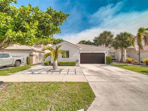 15819 NW 4th St, Pembroke Pines FL 33028