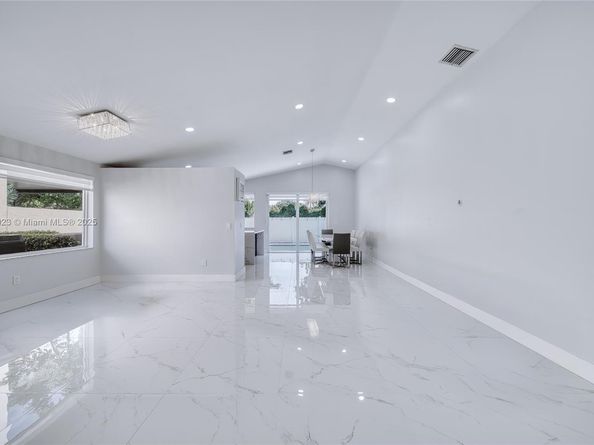 15819 NW 4th St, Pembroke Pines FL 33028