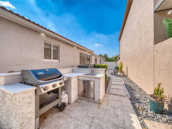 15819 NW 4th St, Pembroke Pines FL 33028